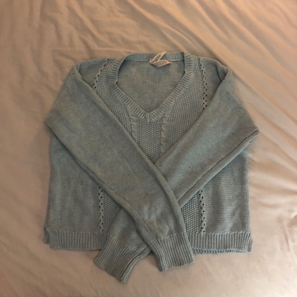 Light blue cropped v neck sweater